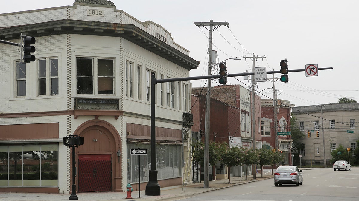 A building in rocky mount.
